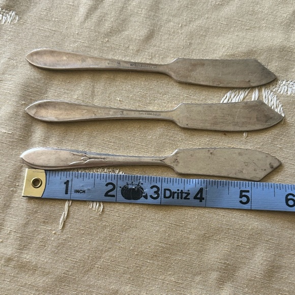 Three Vintage WM Rogers Mfg Co Original Rogers Flat Handled Master Butter Knives - Picture 7 of 7
